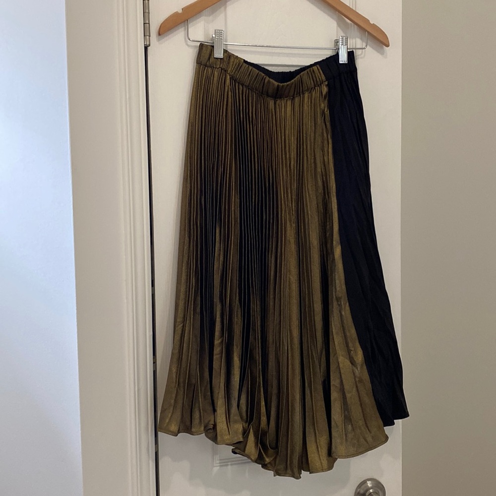 Half Metallic Pleated MIDI Skirt